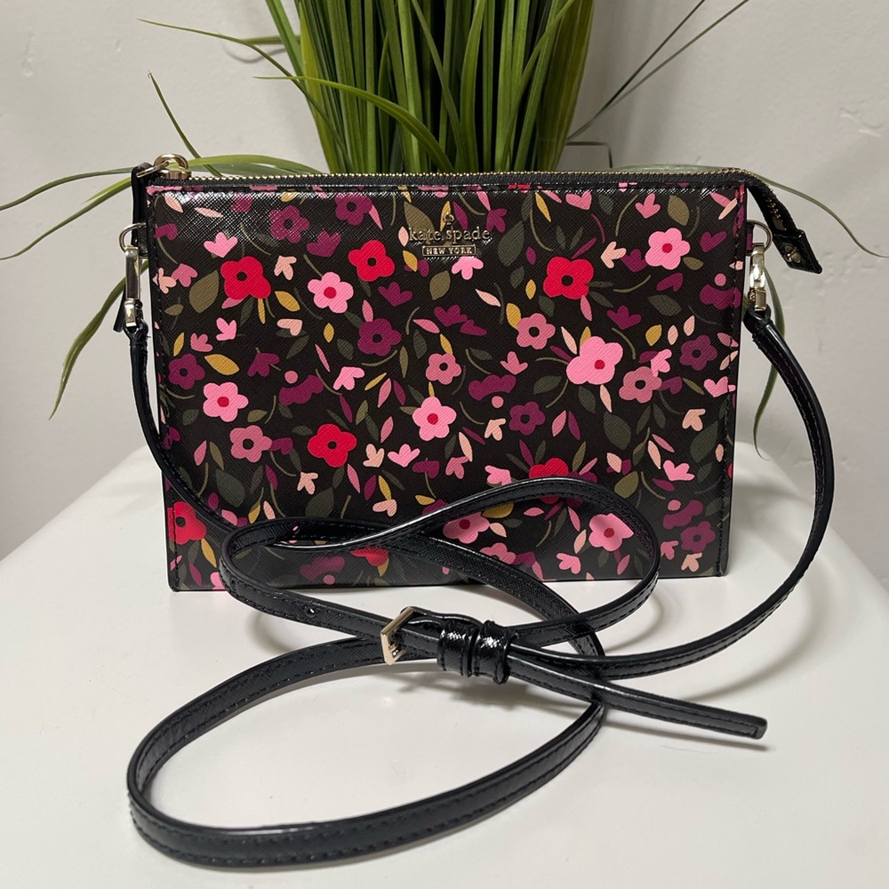 NWOT Kate Spade floral accordion style crossbody